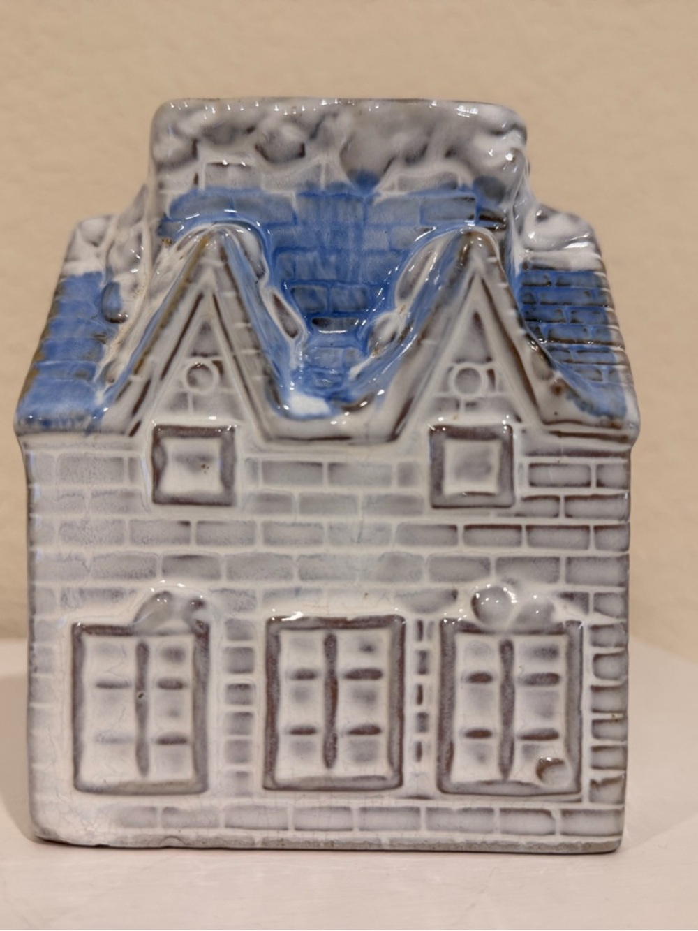 Giftco Ceramic Snowy House Vase Planter - Picture 2 of 6